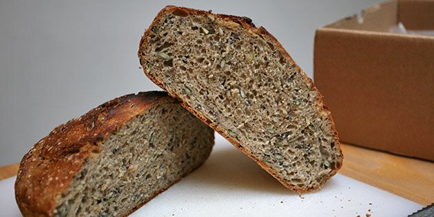 Brødet indeholder hørfrø, sesamfrø, solsikkekerner og græskarkerner