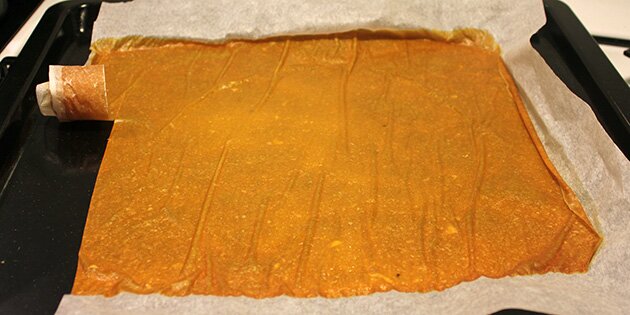 Nem opskrift på frugtruller, der kun kræver 2 mangoer.