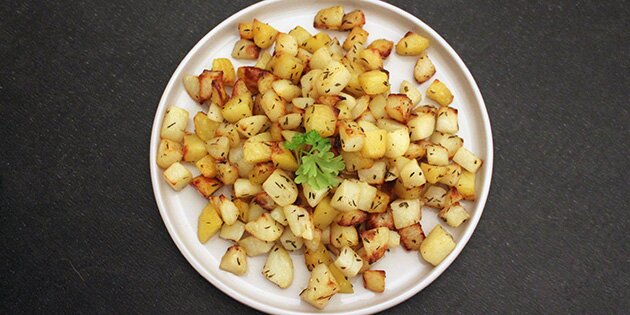 Sprøde kartoffeltern, der bages i ovnen med godt med smør.