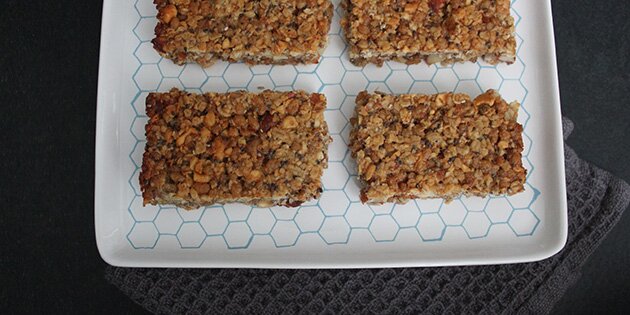 Müslibarer er super nemme at lave selv. Det tager ikke mere end 10 minutter!