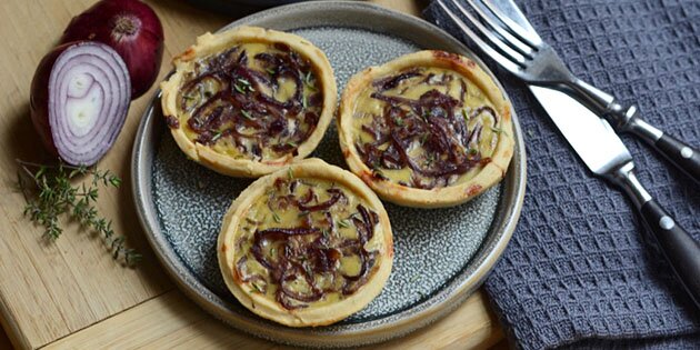 Fyldet er sammensat af få men gode ingredienser, der passer virkelig godt sammen.