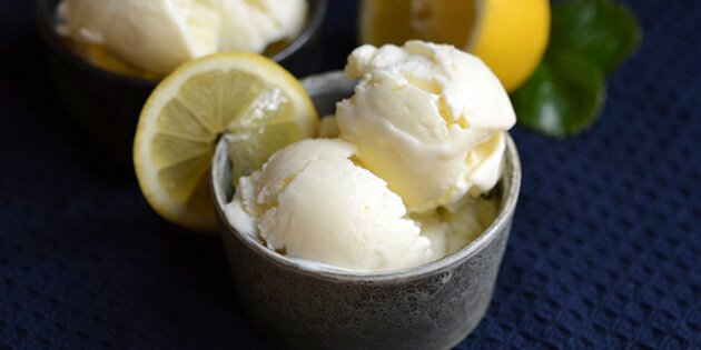 Frisk, sød og cremet citronis, der er lavet helt uden ismaskine.