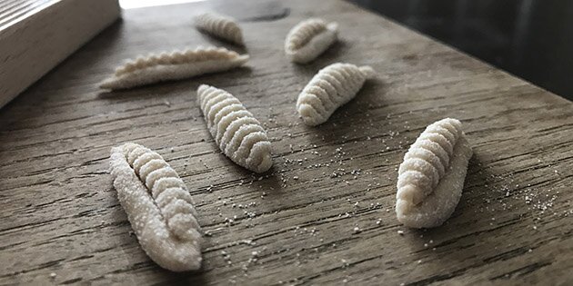 Disse pastaer hedder capunti, og de laves ved håndkræft