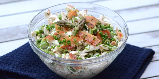 Den lækre hjemmelavede pålægssalat er god til f.eks. frokost eller på madpakken.