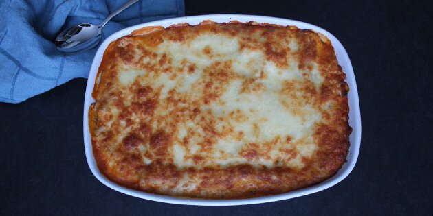 Sindssygt lækker vegetarlasagne med bl.a. linser, champignoner og revet gulerod.