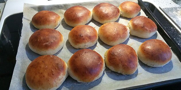 Efter bagning kan bollerne sagtens fryses ned.