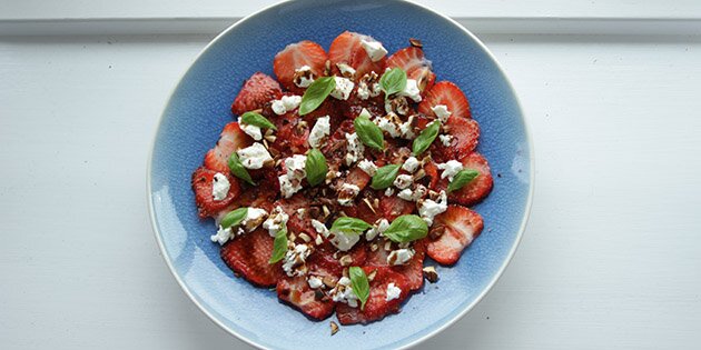 Denne lille lækre forret med jordbær er en perfekt start på en sommermenu