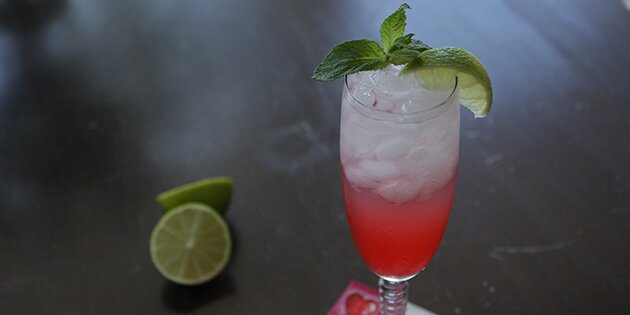 Drinken er perfekt på en varm sommerdag