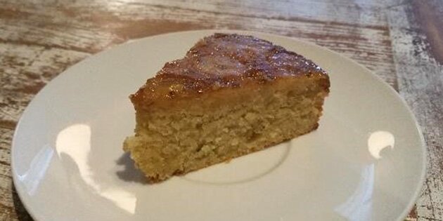 Den lækre banankage med karamel er super svampet og lækker.