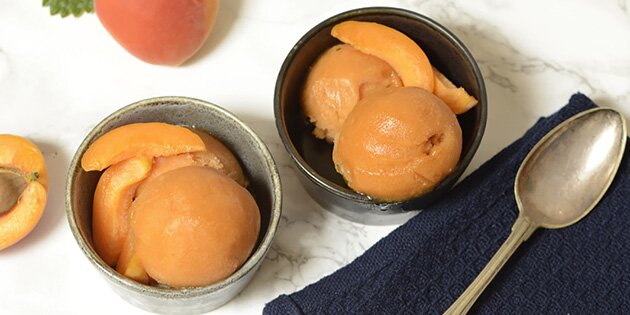 Den friske abrikossorbet har den flotteste farve, og opskrifter er mega nem at følge.