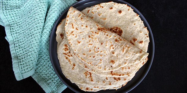 Fladbrød blev i gamle dage bagt på varme sten.