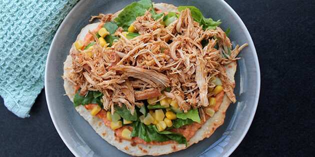 Jeg brugte pulled kylling på fladbrød med grønt.