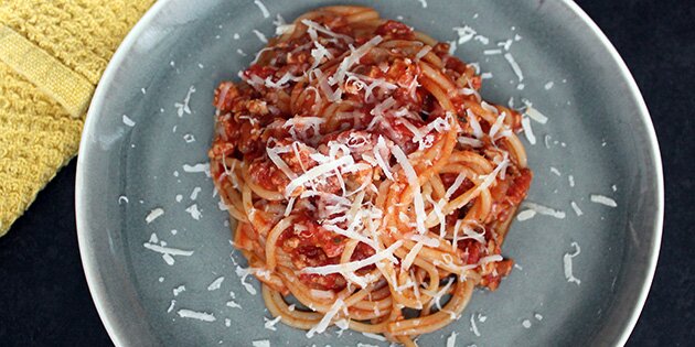 Lækker udgave af kødsovs med hakket kyllingekød. Mums