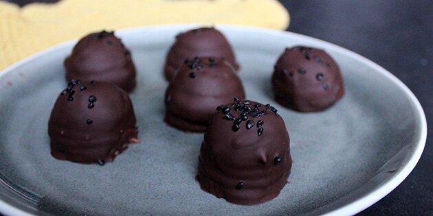 Flødebollerne er i miniformat. Haps, haps, haps.