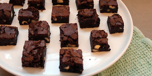 Konfektagtig brownie, der bages uden mel, så den er ekstra lækker og intens.