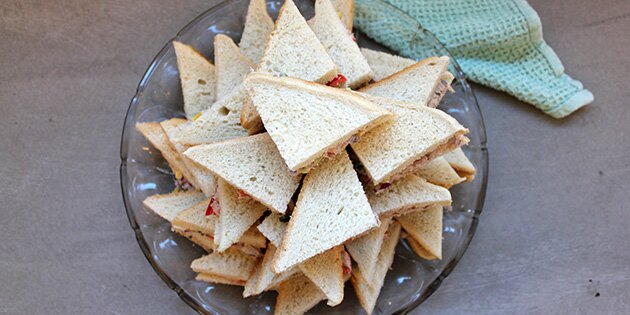 Tunsandwich smager virkelig godt, og de her små fine af slagsen er ingen undtagelse.