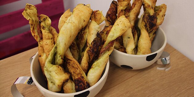 Disse lækre butterdejsstænger kræver kun 3 ingredienser. Nemt!