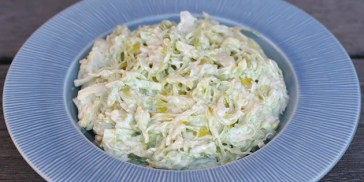 Nem og lækker tzatziki med spidskål.