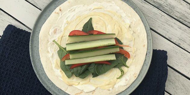 Placér ingredienserne lidt nede under midten.