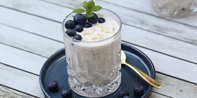 Cremede og lækre overnight oats med skyr, vanilje og honning.