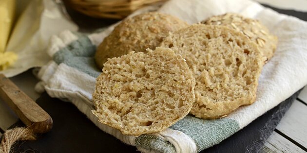 Grovbollerne får en dejlig saftig og lækker krumme.