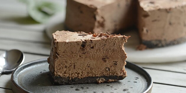 Cremet chokoladeis og knasende bund med Oreos - det er for lækkert.