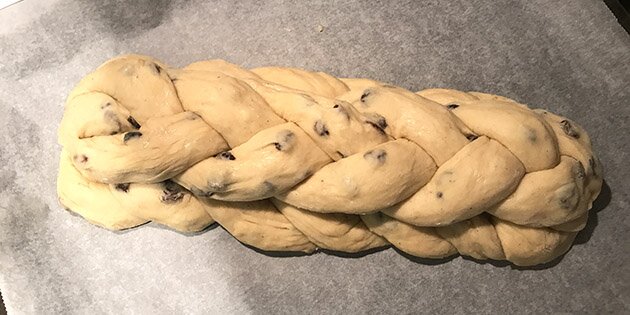 Fletningerne lægges oven på hinanden, så brødet bliver højt og flot