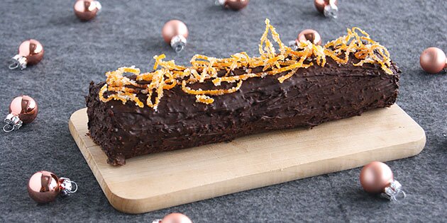 Dejlig marcipanroulade, der er fyldt med nougat og appelsinkrokant