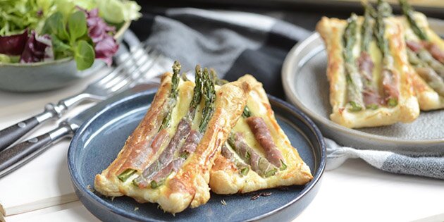 Butterdejstærterne kan også bruges til en lækker frokost med eksempelvis lidt salat til.