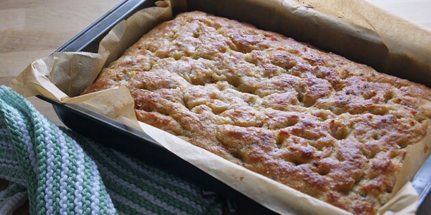 Focacciaen smager skønt som tilbehør til suppe