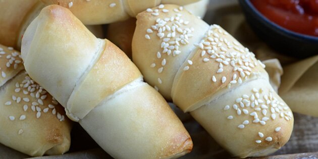 Du vælger selv, om du vil drysse hornene med sesamfrø.