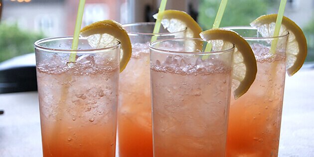 Appelsinjuice og grenadine giver en flot effekt.