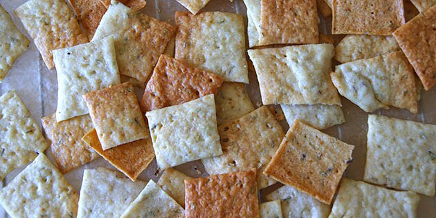 De små kiks kaldes også for focaccine på italiensk, og de er perfekt til snack eller antipasti