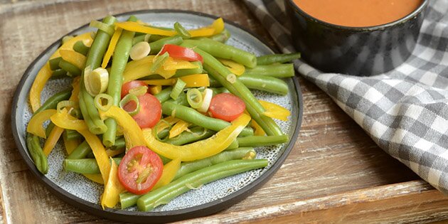 Bønnesalaten kan sagtens serveres med dressingen ved siden af.