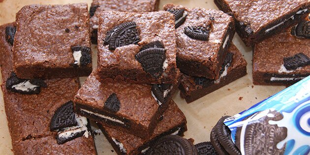 Sprøde kiks og lækker, snasket brownie - nøj en god kombination.