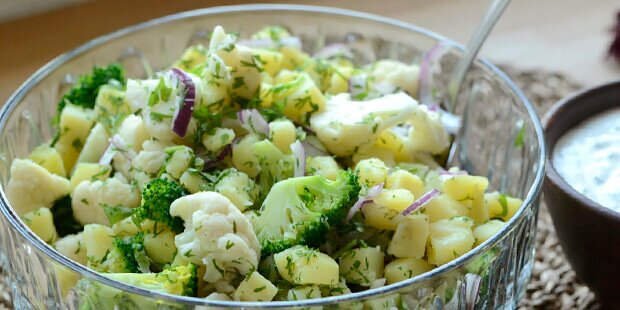 Salaten er på én gang både fyldig og frisk.