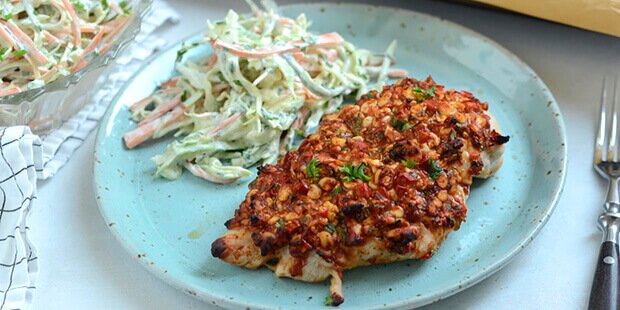 Den skønne topping med hytteost, peberfrugt og paprika samt tomatpuré tilføjer masser af smag.