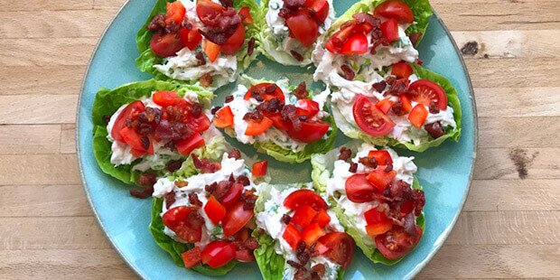 Wrapsene med kylling i form af en lækker cremet kyllingesalat.