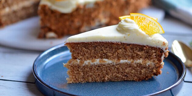 Servér f.eks. krydderkagen med en god kop kaffe eller te til.