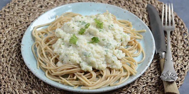 Den sunde sovs smager rigtig godt til pasta.