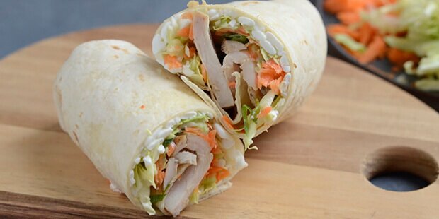 Hytteost, kylling, spidskål og gulerødder er rigtig lækkert fyld i madpandekagerne.