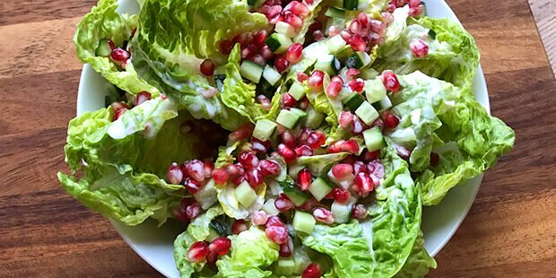Grøn salat med granatæble og