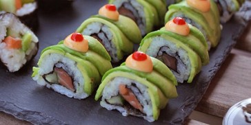 Hjemmelavet sushi er bare for lækkert - især inside out modellen med laks