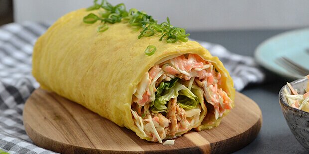 Propfyldt med pulled chicken og cremet coleslaw - lækkert med lækkert på.