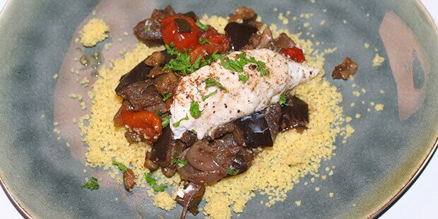 Her er den indiske ret serveret med couscous.