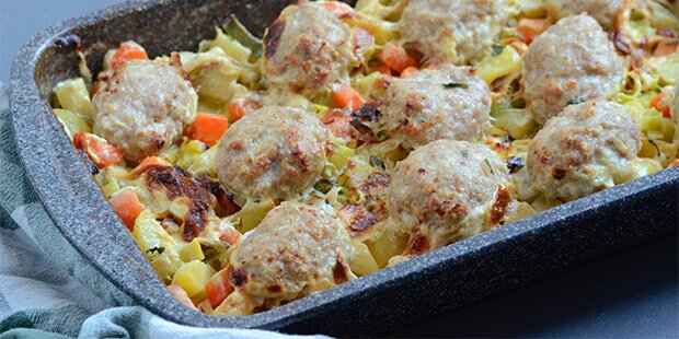 Frikadeller I Fad Med Kartofler Og Porrer Frikadeller I Fad Med Kartofler Og Porrer