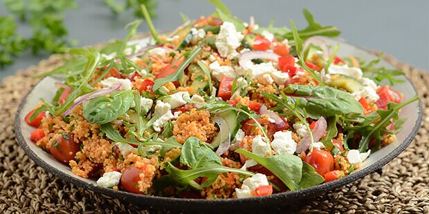 Salaten med couscous og feta er simpelthen så lækker, for den er både sprød og cremet.