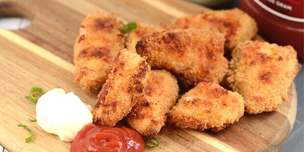 Servér evt. de lækre nuggets med mayo eller ketchup.