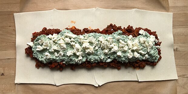 Smuldr til sidst fetaen ud over fyldet.