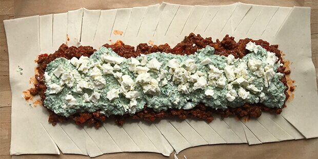 Skær strimler hele vejen langs kanterne.